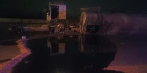 انقلاب سيارة مواد بترولية بطريق السويس دون إصابات..