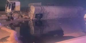 انقلاب سيارة محمّلة بمواد بترولية بطريق السويس – القاهرة دون إصابات