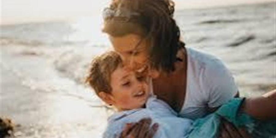 تصريح شرعي حول حدود العلاقة بين الأم وابنها وما يُثار من دعاوى تحريم