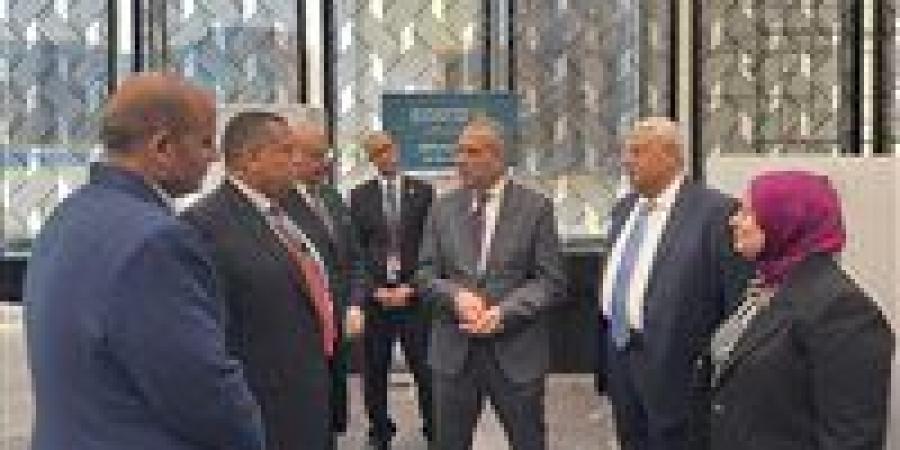 رئيس البنك الزراعي يتفقد الأعمال النهائية بمقر العاصمة الإدارية