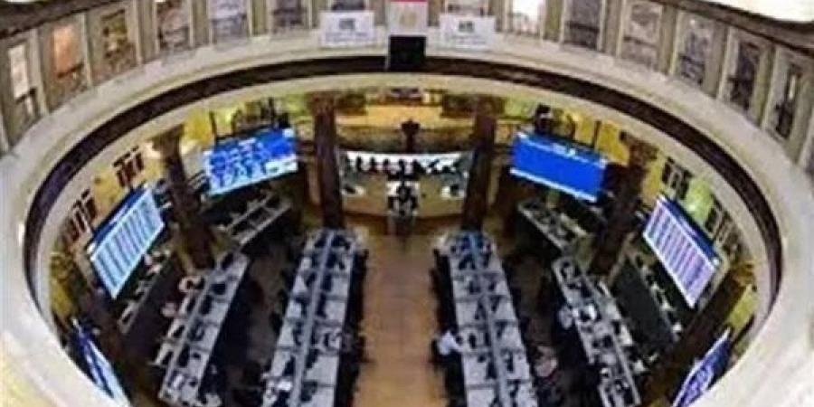 اقتصادي: البورصة المصرية تكسر حاجز 32 ألف نقطة بدعم زخم شرائي وتحولات استثمارية