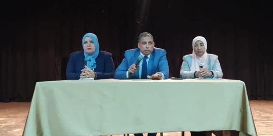 وكيل التعليم بالجيزة في اجتماع موسع مع رؤساء لجان امتحانات الشهادة الإعدادية