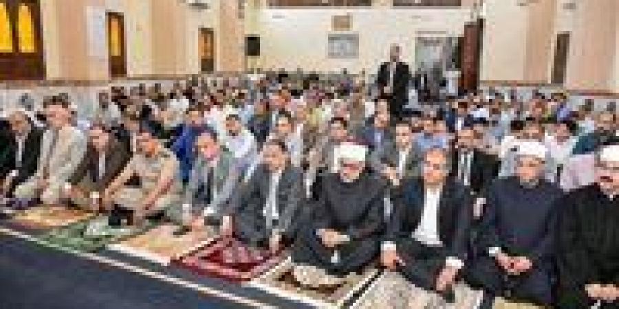 مفتي الجمهورية ومحافظ الشرقية يؤديان صلاة الجمعة بمسجد الرحمة بقرية أم الزين بالشرقية