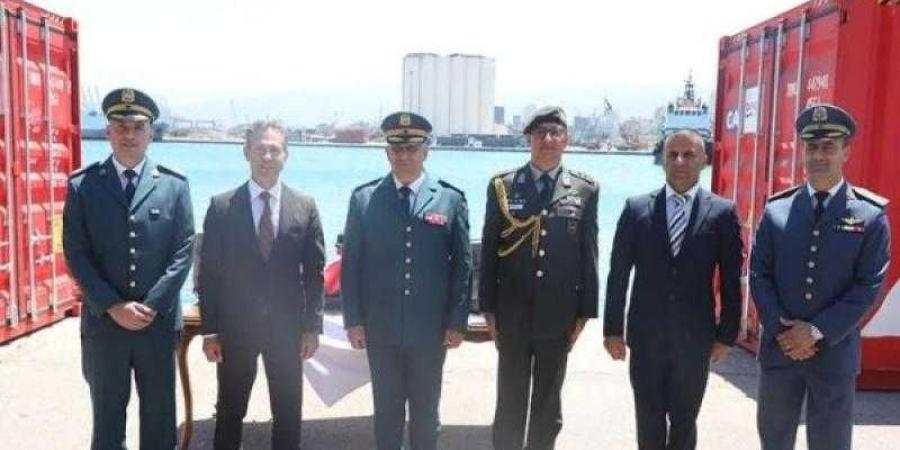 مرفأ بيروت يستقبل معدات عسكرية لصالح الجيش اللبناني