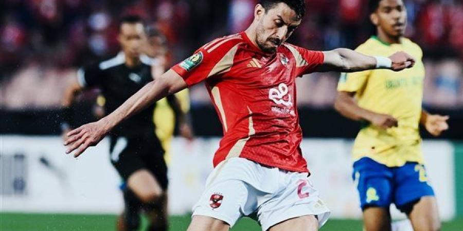 طاهر محمد طاهر يعقد قرانه قبل رحلة الأهلي إلى مونديال الأندية (صور)