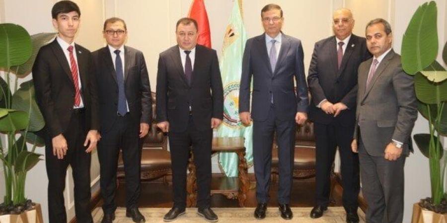 وزير الزراعة يستقبل وفدًا رفيع المستوى من مجلس الوزراء الأوزبكستاني