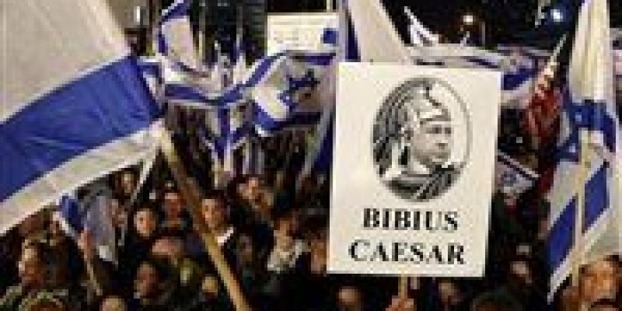 حكومة نتنياهو بين نيران غزة وتمرد الحريديم: أزمة ائتلاف قد تطيح بالحكومة الإسرائيلية