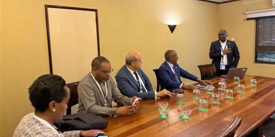 وزير الطيران يبحث مع مسئولي شركة بوينج تعزيز التعاون في السلامة الجوية