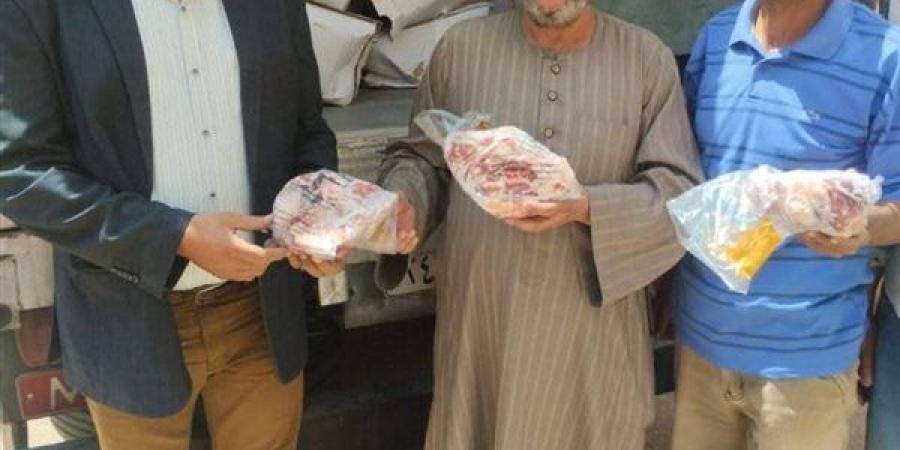 استلام 2 طن لحوم صكوك الإطعام لتوزيعها على الأسر الأولى بالرعاية بالشرقية