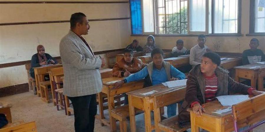 27 ألف و 927 طالب وطالبة يؤدون امتحانات الشهادة الإعدادية بأسوان.. غداً