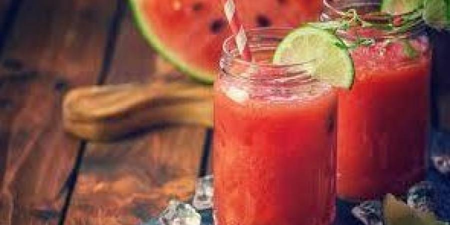 سهل وسريع.. طريقة لعمل عصير البطيخ المنعش