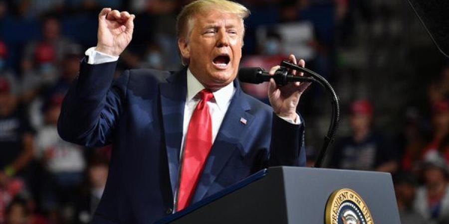 ترامب: يجب تمكين الرئيس من حماية الاقتصاد الأمريكي