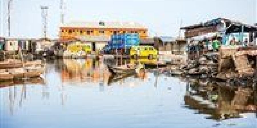 كارثة إنسانية في نيجيريا: فيضانات مدمرة تودي بحياة 88 شخصًا وتُغرق بلدة موكوا