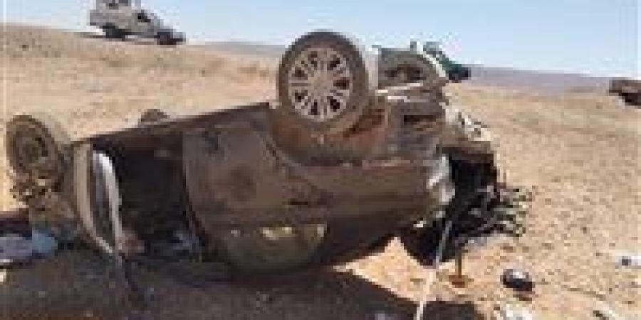 حادث على الطريق الصحراوي الغربي يسفر عن مصرع رجل وإصابة زوجته ونجله