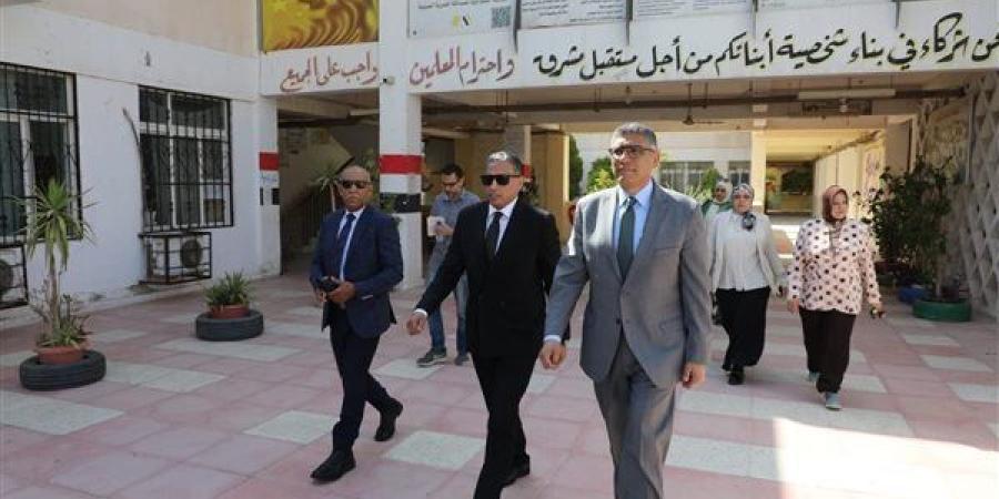 بالصور.. محافظ الجيزة يتفقد لجان الشهادة الإعدادية ببولاق الدكرور والهرم وأكتوبر