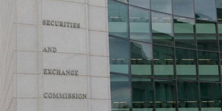 هيئة الأوراق المالية والبورصات الأمريكية تضع خطة لتثبيت الميزانية وخفض عدد الموظفين