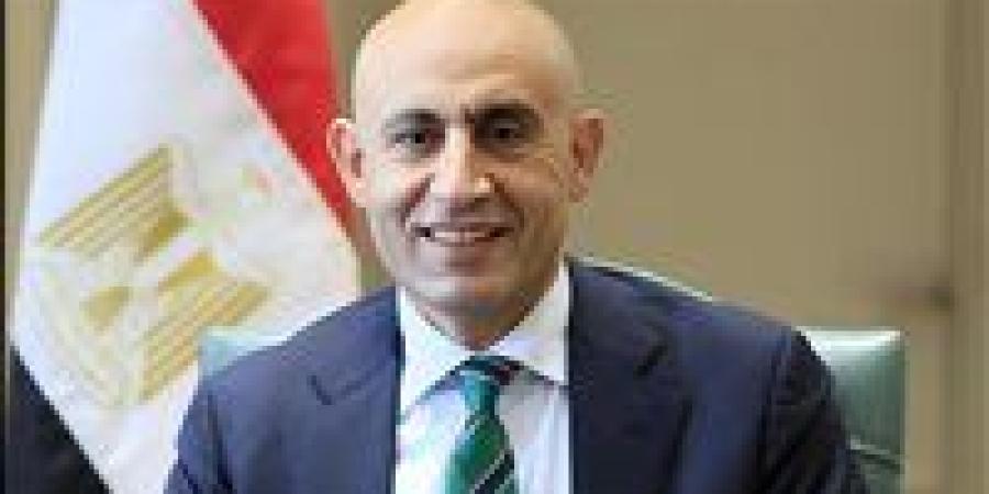 “عبداللطيف” يبحث وضع خطط لتدريب المعلمين على المناهج المطورة وطرق التدريس