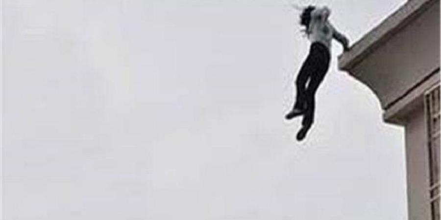 سقوط طالبة من الطابق الثالث بكلية البنات في مصر الجديدة