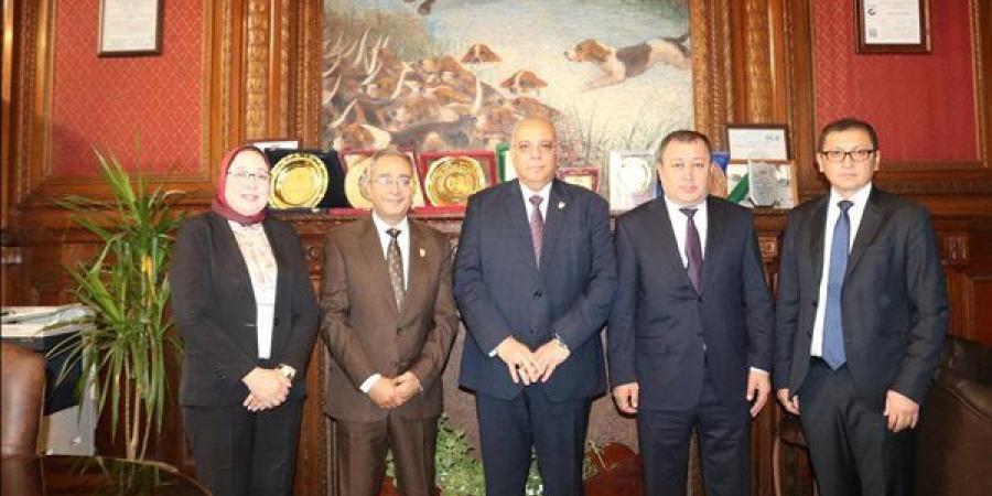 تفاصيل زيارة الوفد الحكومي الأوزبكي لمركز بحوث الصحراء