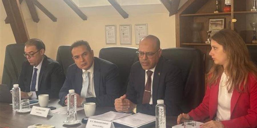 وزير العمل يواصل لقاءته في صربيا ويعقد اجتماعا مع مدير هيئة التوظيف الوطني الصربية