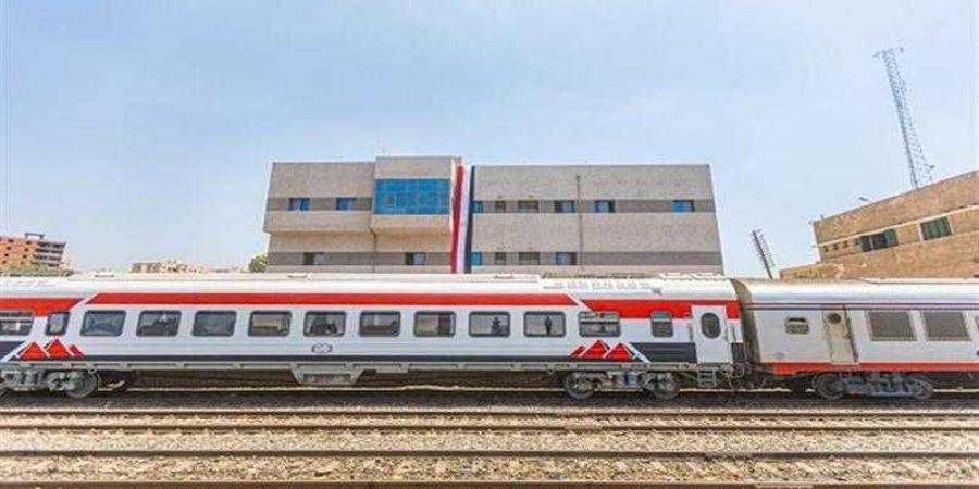 وزير الصناعة والنقل يعلن خول أبراج الإشارات الرئيسية الخدمة في 3 محطات سكة حديد