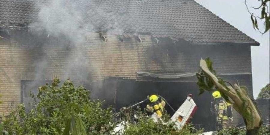 ألمانيا .. مصرع شخصين في تحطم طائرة بشرفة مبنى سكني