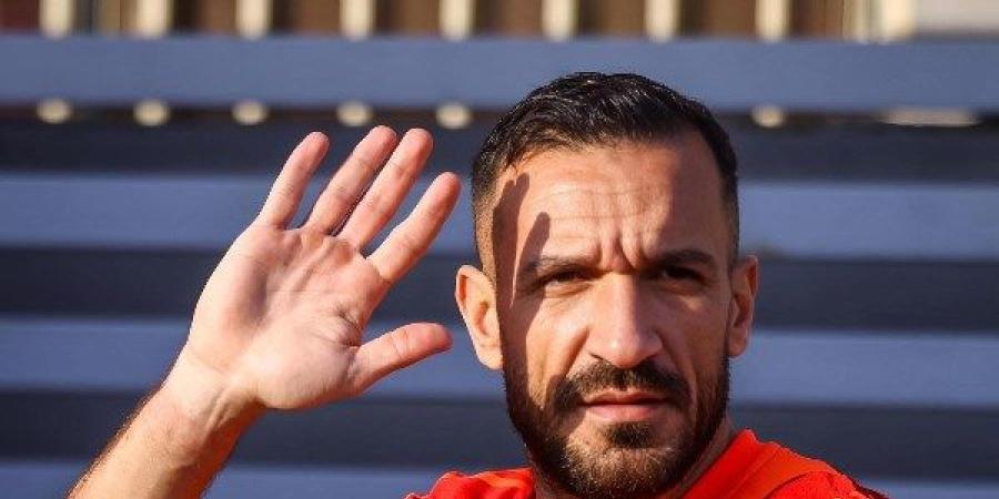 هل يضم الزمالك علي معلول بعد رحيله من الأهلي؟ إعلامي يكشف