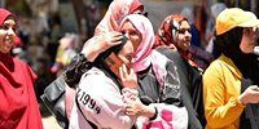 في اليوم الأول من الامتحانات.. خبير تربوي يقدم مجموعة من النصائح للأسرة لدعم الطالب نفسيًا