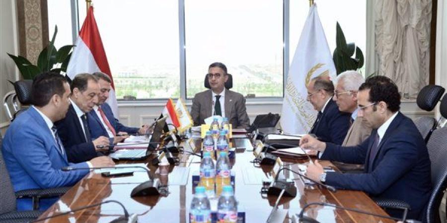 التموين تبحث تطوير صناعة السكر لتحقيق الاكتفاء الذاتي