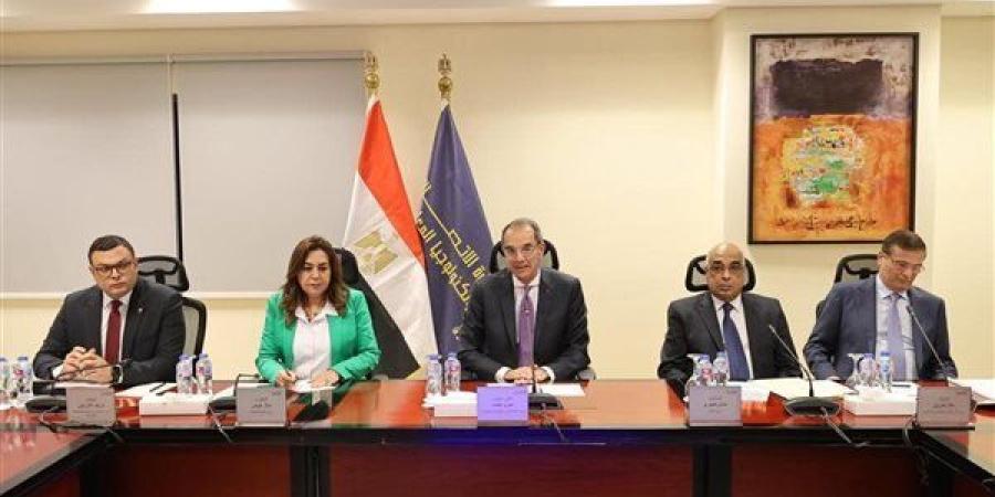 مصر: وزير الاتصالات ربط كافة قواعد البيانات مع منظومة الرقم القومى العقارى