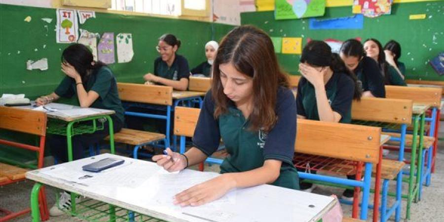 بالصور.. هدوء وانتظام سير امتحانات الشهادة الإعدادية في بورسعيد