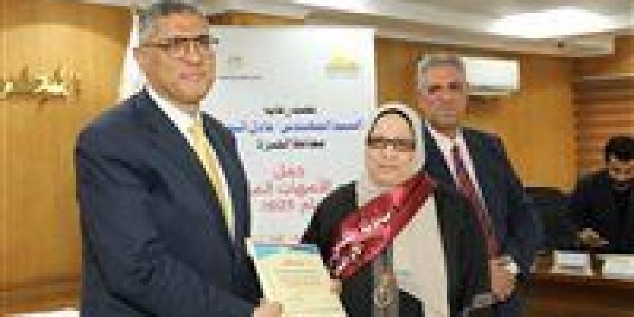 محافظ الجيزة يُكرِّم عددًا من الأمهات المثاليات على مستوى المحافظة