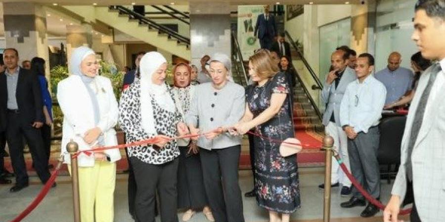 وزيرة البيئة تفتتح معرض «إعادة التدوير» لمؤسسة لمسات للفن التشكيلي