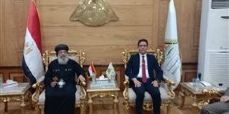 رئيس جامعة بنها يستقبل الأنبا مكسيموس مطران بنها وقويسنا