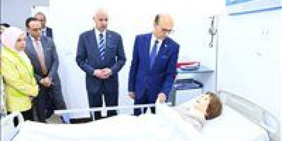 رئيس جامعة أسيوط يفتتح أعمال التطوير والإنشاءات الجديدة بكلية التمريض