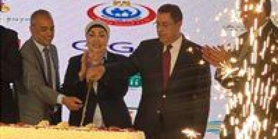 رسالة تقدير خاصة من النائبة هالة أبو السعد لزوجها المستشار مصطفى درويش بإحتفالية جمعية سيدات أعمال المستقبل: «تعب معايا كتير وتحملني..كل الشكر له»..صور وفيديو