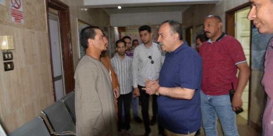محافظ أسيوط يتفقد المركز الصحي الحضري لمتابعة مستوى الخدمات الطبية المقدمة