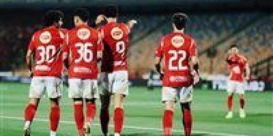 بالصور.. ظهور خاص للاعبي الأهلي بالزي الرسمي قبل السفر للمشاركة في كأس العالم