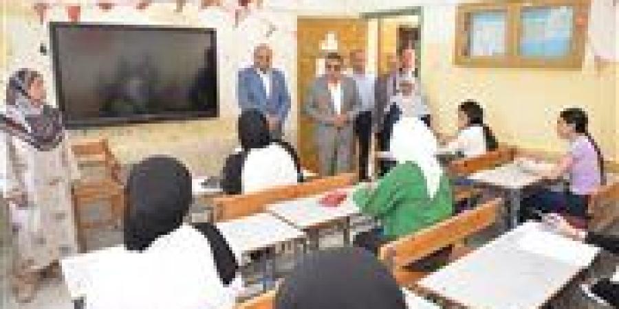 اليوم طلاب الشهادة الإعدادية بالقاهرة والجيزة يؤدون امتحان العلوم