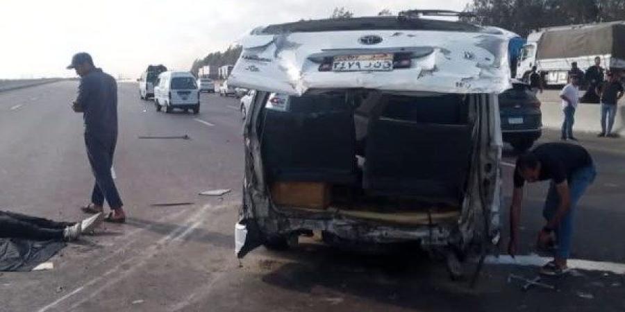 مصرع شاب وإصابة 10 آخرين في انقلاب ميكروباص على الصحراوي بالبحيرة