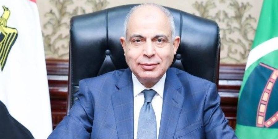 محافظ المنيا يهنئ الأنبا بقطر بمناسبة سيامته أسقفًا لإيبارشية ديرمواس ودلجا