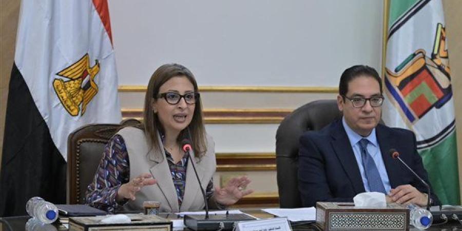 رئيس جامعة القاهرة يترأس اجتماع لجنة الهوية البصرية للحرم الجامعي