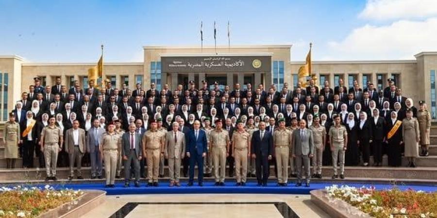 الأكاديمية العسكرية تحتفل بتخرج دورتين لمهندسي وزارة الري ومركز تخطيط استخدامات أراضي الدولة