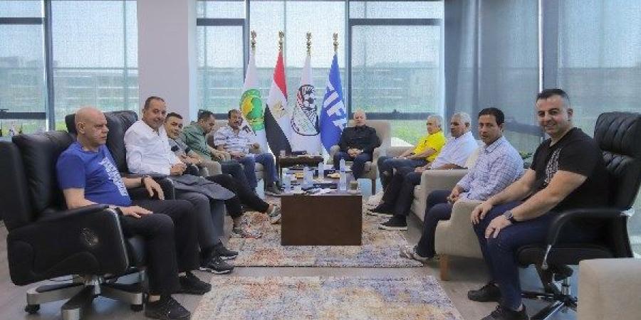 غياب أحمد حسن.. منتخب المحليين يحدد موعد التجمع الأول في جلسة مع أبو ريدة