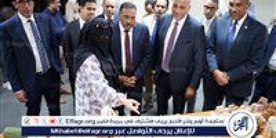 محافظ مطروح يكرم مسؤولي المرأة بمركز التنمية المستدامة ويشيد بالمنتجات البيئية