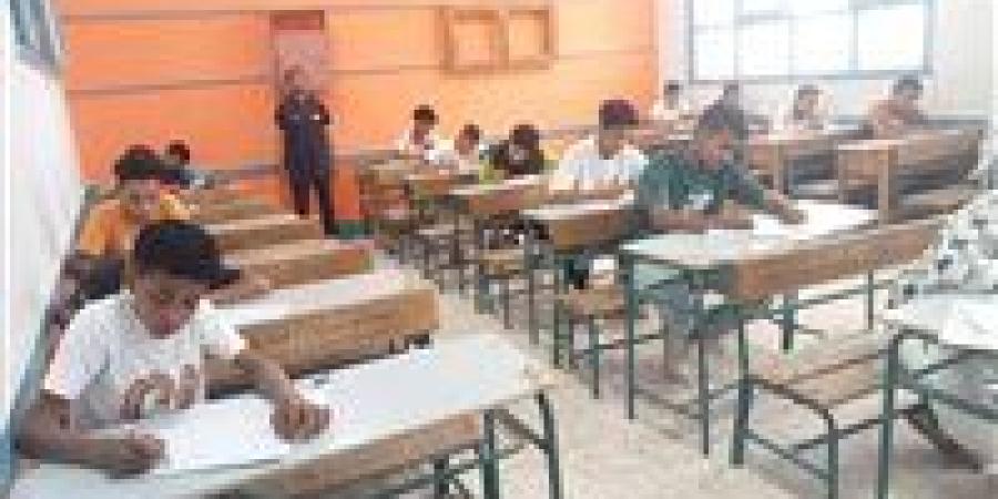 تداول أسئلة امتحان الشهادة الإعدادية فى عدة محافظات