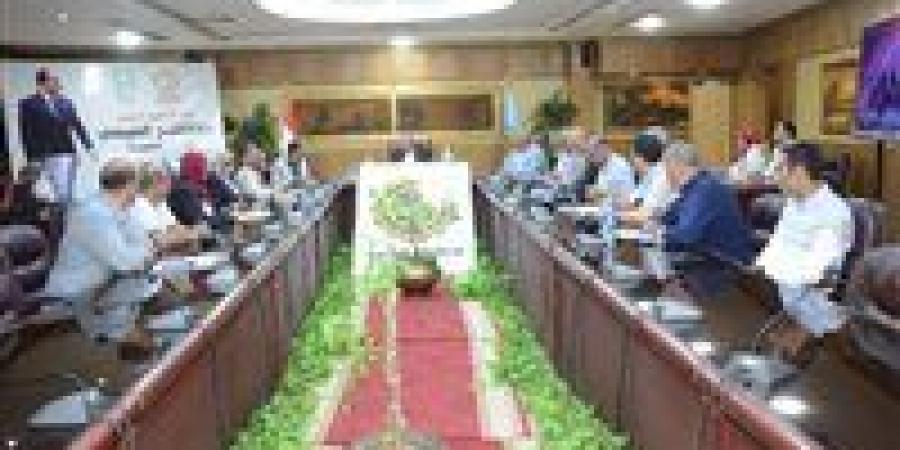 محافظ الغربية يترأس اجتماعًا موسعًا لمراجعة تنفيذ قرارات إزالة المنشآت الآيلة للسقوط