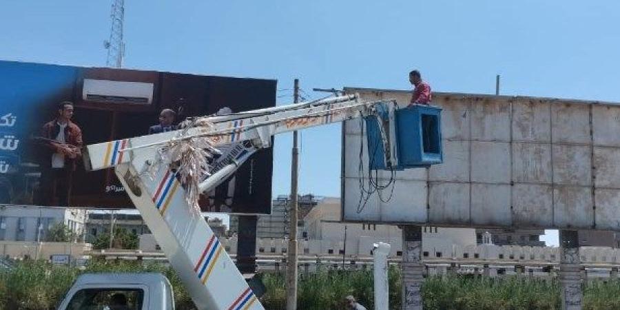 محافظ المنيا: استخراج وتجديد 2871 ترخيص إعلان والمرور على 850 محلًا ضمن حملات إزالة الإعلانات العشوائية