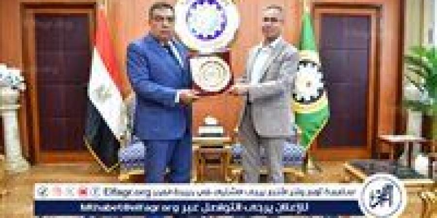 محافظ الدقهلية يكرّم وكيل الري المنتقل ويثمن جهوده