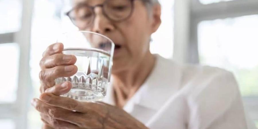 دراسة: الإفراط في الأطعمة المصنعة قد يسرّع أعراض باركنسون